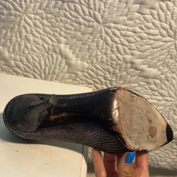 Stuart Weitzman Daisy "Sea Crystal Snake" Black, Leather Pumps, Size: Women's 6 - Picture 5 of 6